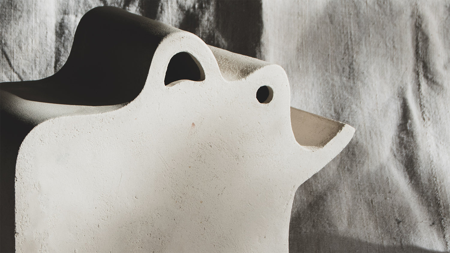 Gres, figura, sèrie forats 02